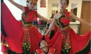 彝族舞蹈七月火把节